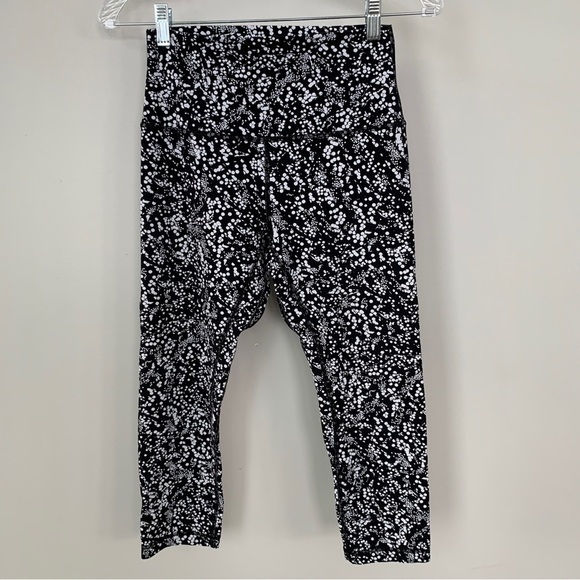 Lululemon Black and White Cropped Leggings Size 6 - Picture 1 of 7